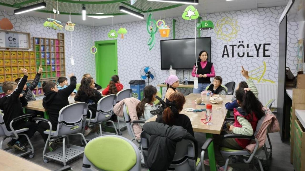 Vezirköprü Bilim Merkezi'ndeki eğitimler sürüyor