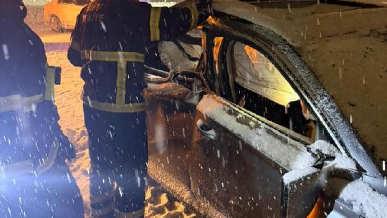 Yol çalışması yapan araç ile otomobil çarpıştı! 1 ölü, 4 yaralı