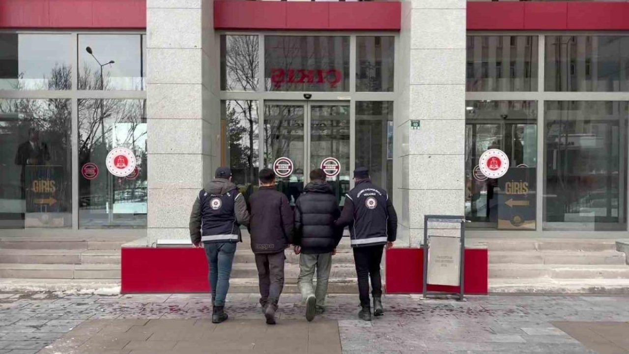 48 göçmen ve 4 organizatör yakalandı