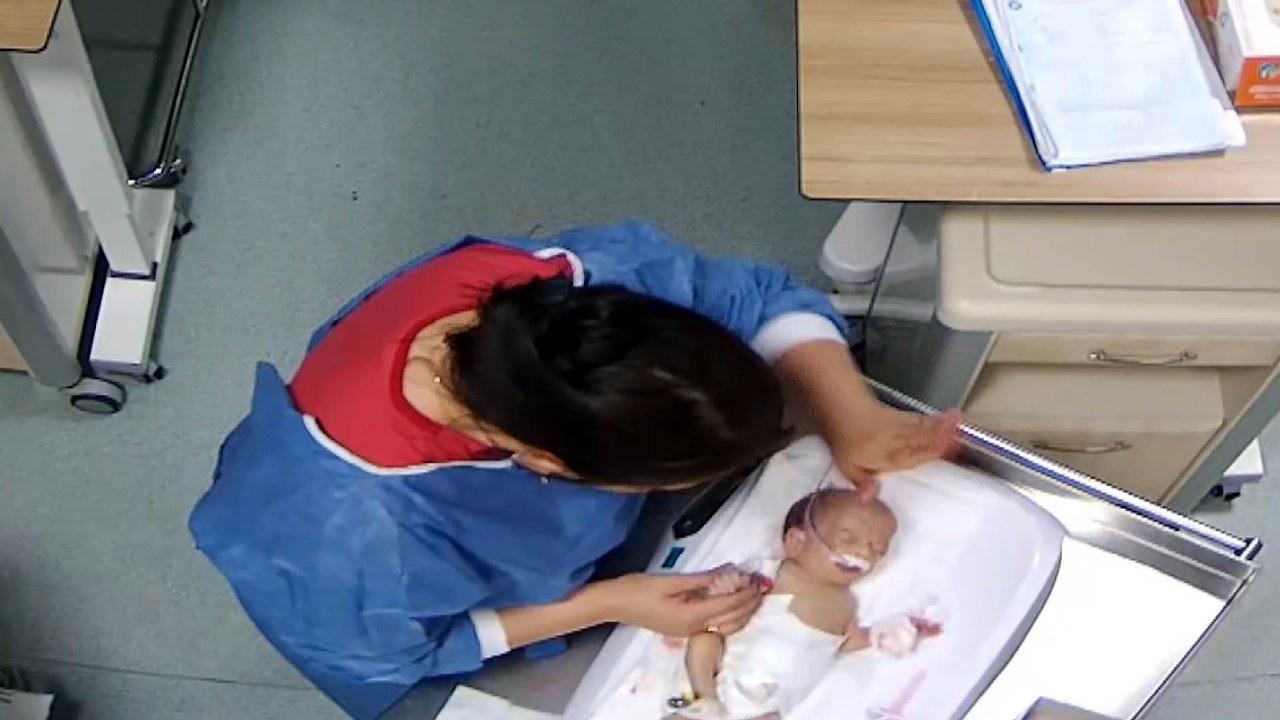 5 günlük bebeğe şiddet uygulamıştı! Cani hemşire tutuklandı