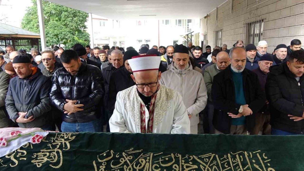 6.5 aydır teşhis konulamayan genç kız öldü