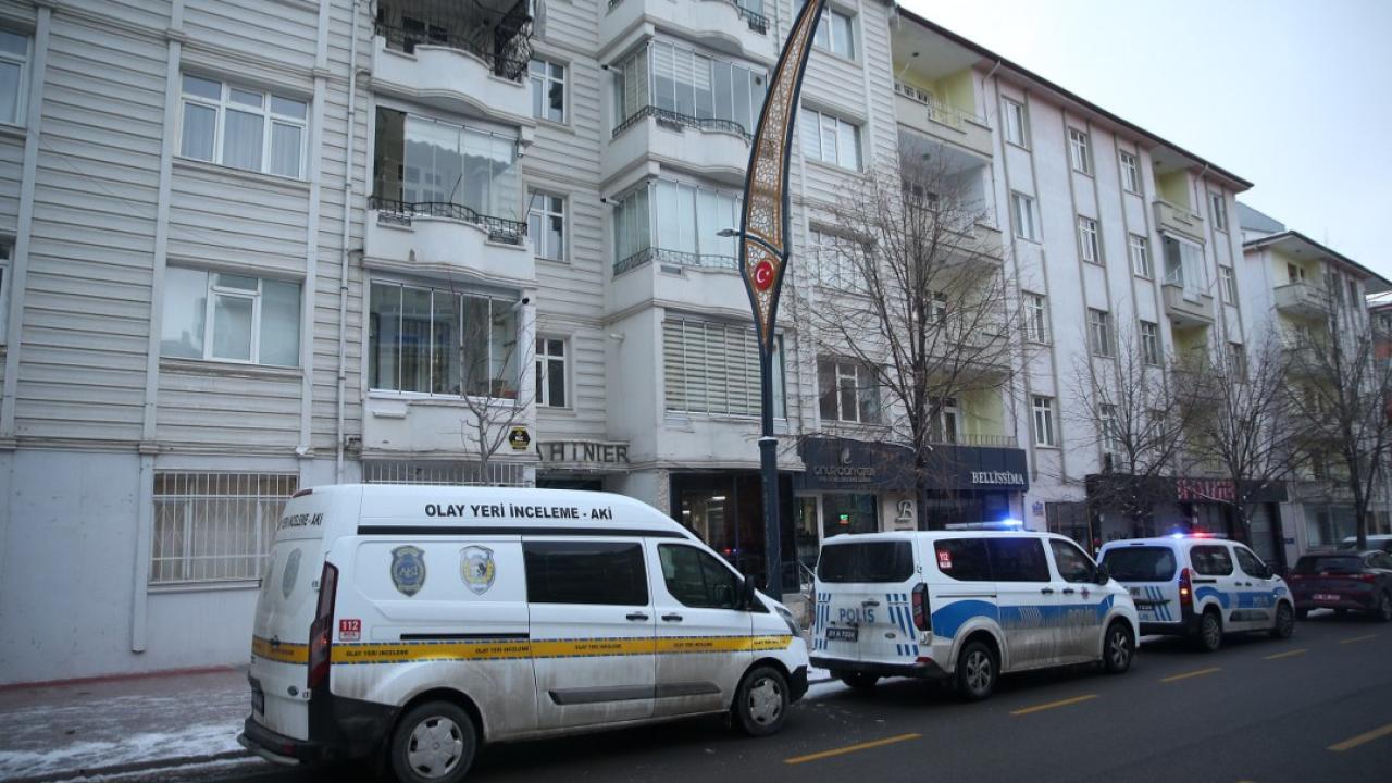 65 yaşındaki şahıs evinde ölü bulundu