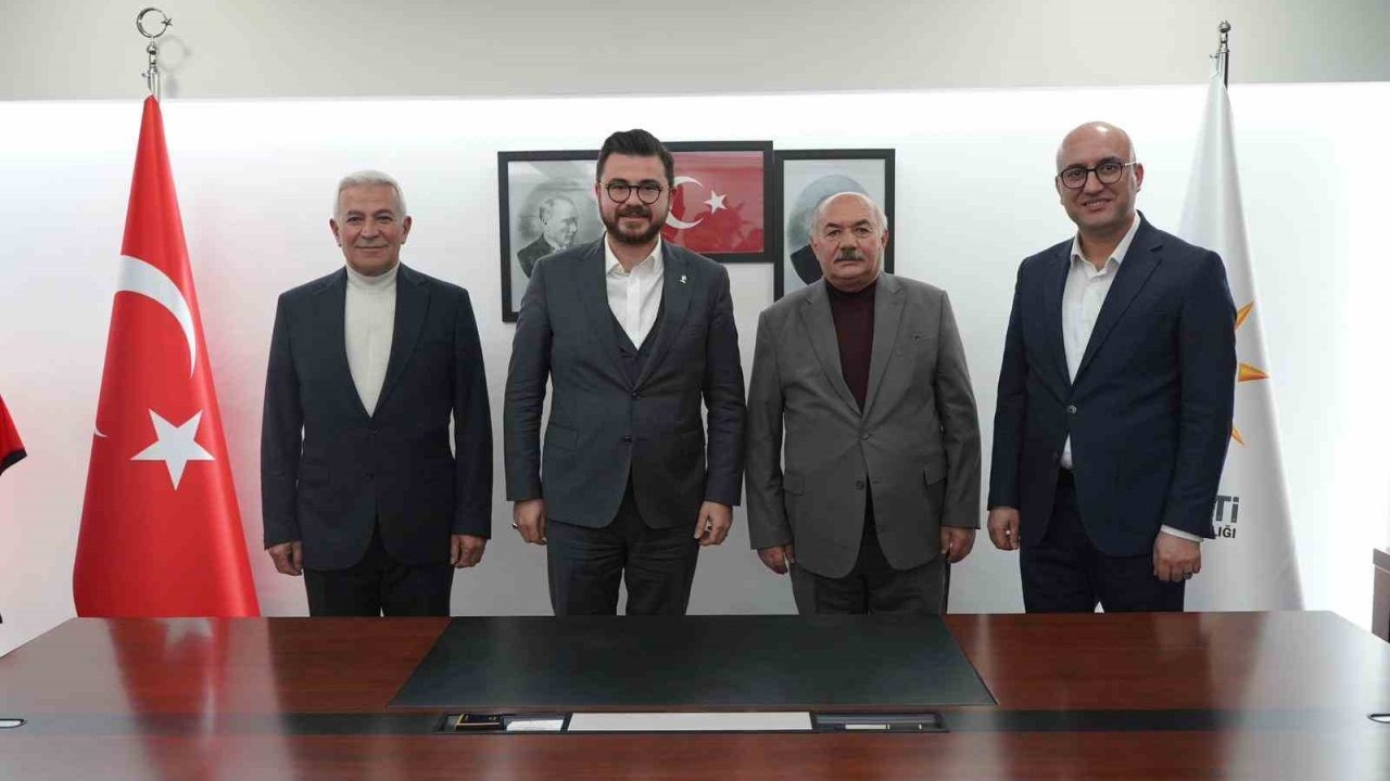 AK Parti’de 3 ilçe başkanı görevden alındı