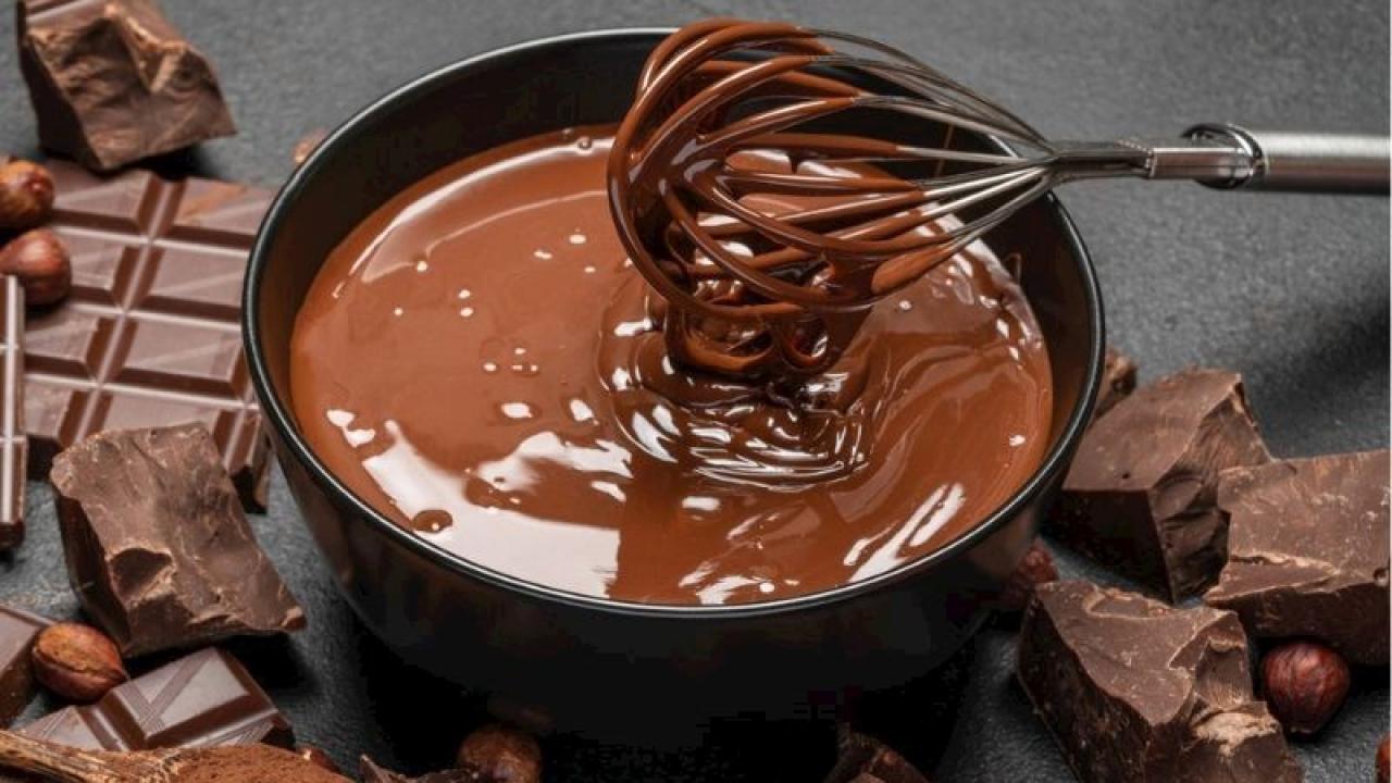 Akışkan kıvamlı ve yoğun aromalı çikolata sosu tarifi