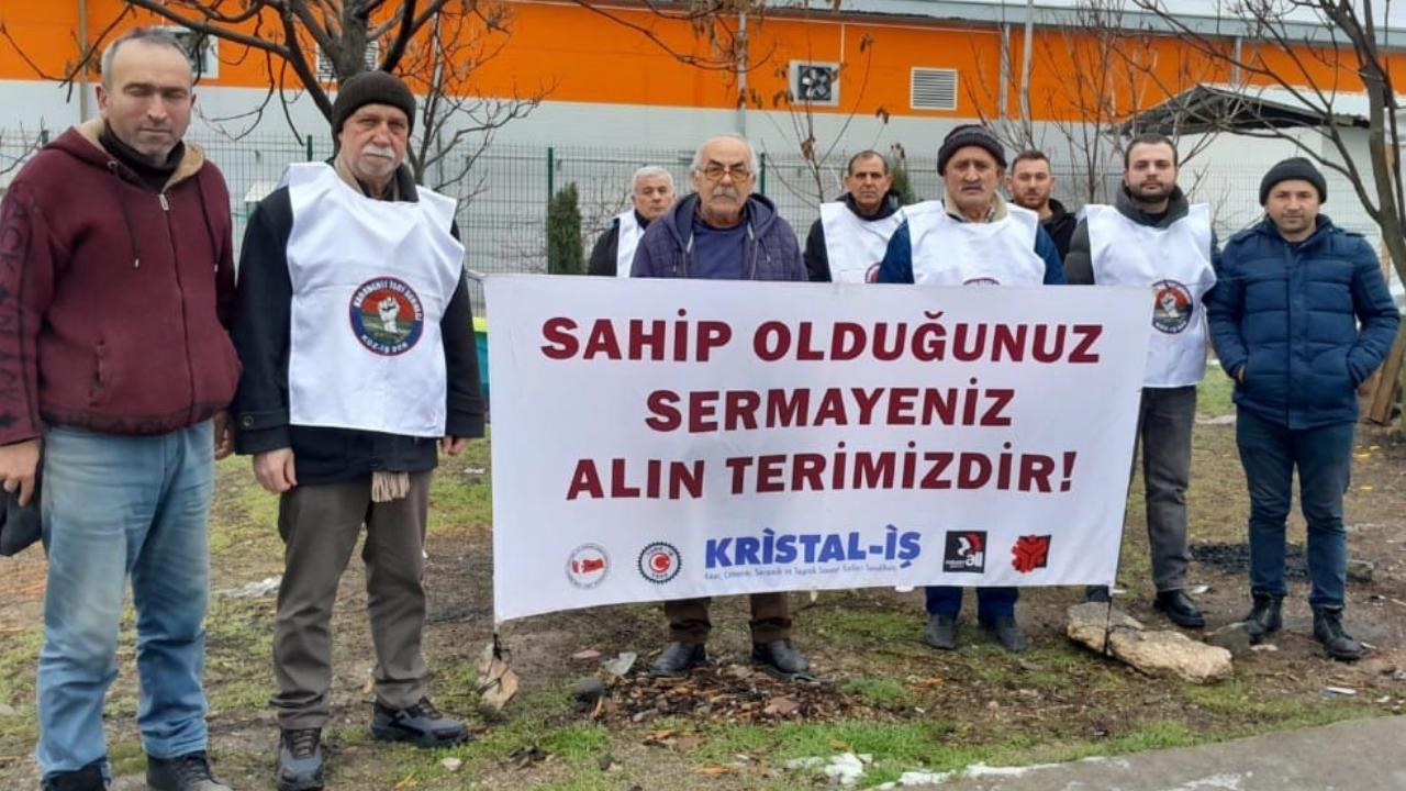 Amasya'da grevdeki işçiler kar tipi soğuk dinlemiyor!
