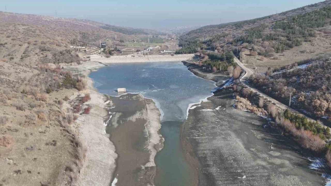 Ankara’da su isyanı: Kesinti bitmiyor, akan su çamur gibi