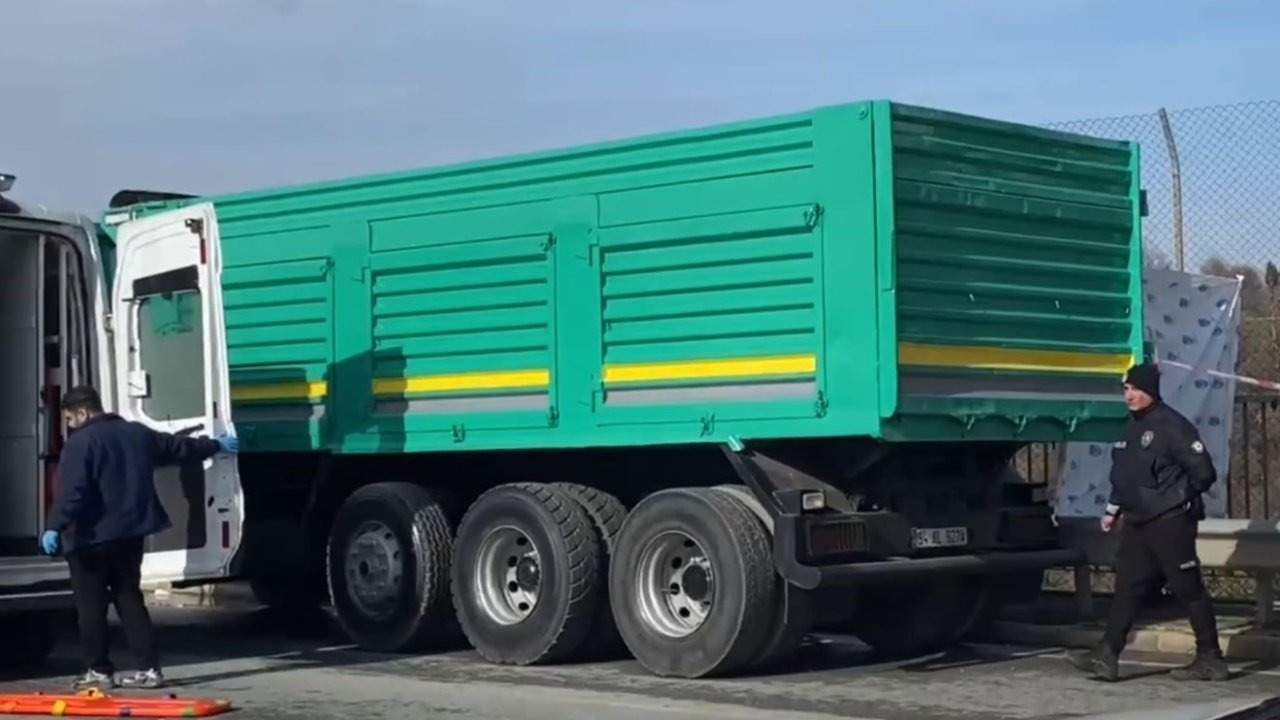 Arıza yapan kamyonu tamir ederken can verdi