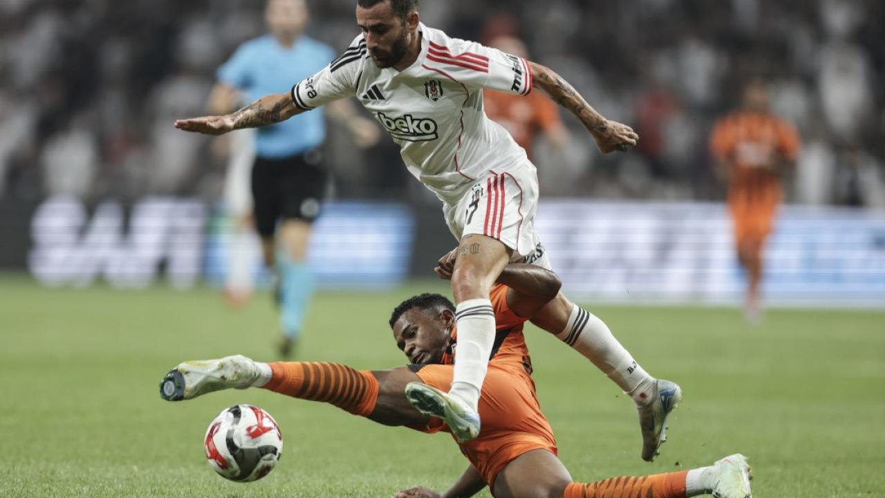 Beşiktaş açıkladı! Rafa Silva, Benfica'ya transfer oldu