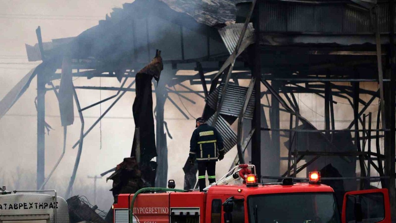 Bisküvi fabrikasında yangın: 4 ölü