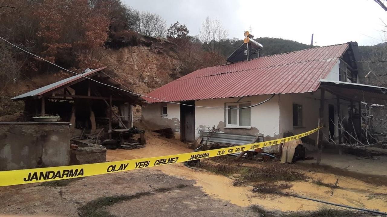 Bolu'da korkutan heyelan! Evler boşaltıldı