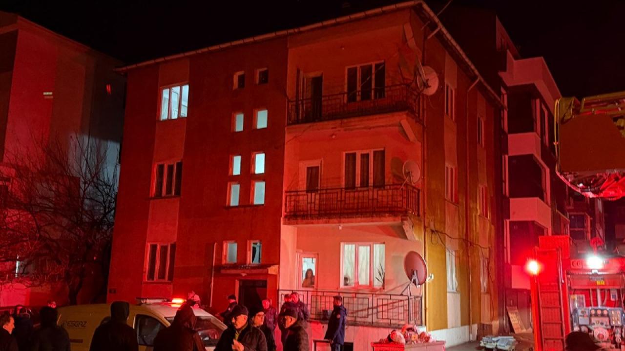 Bunalıma girdi evini yaktı