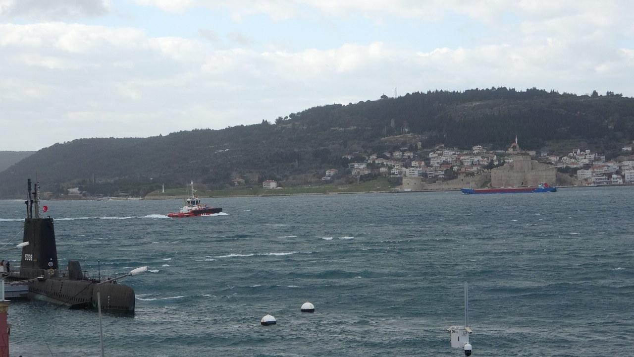 Çanakkale Boğazı fırtına nedeniyle trafiğe kapandı