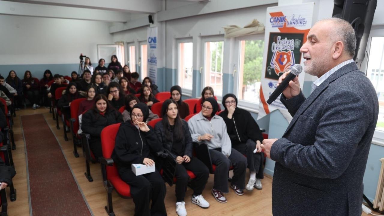 Canik Belediye Başkanı Sandıkçı: Gençlerimizin her daim yanındayız