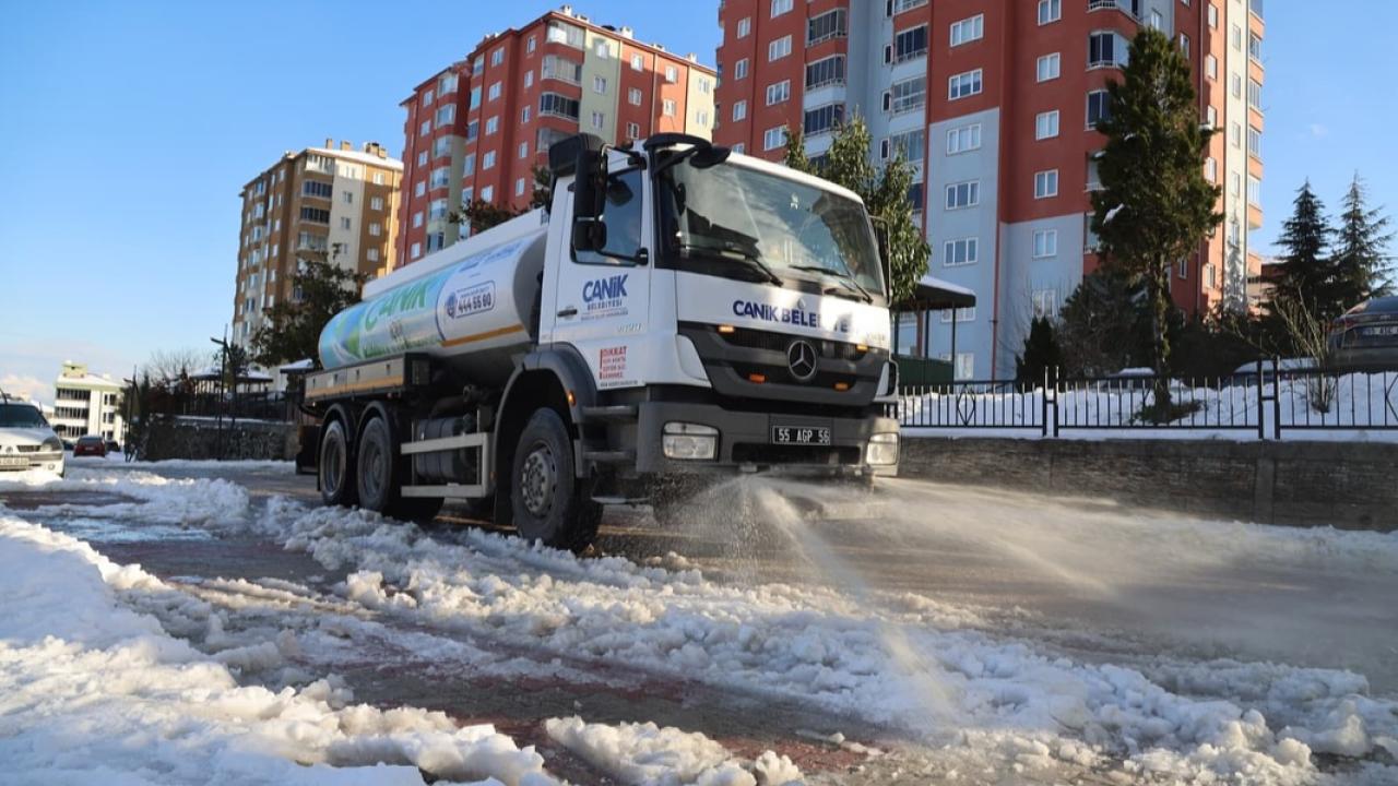 Canik'te karla etkin mücadele: Solüsyon ve tuzlama çalışmaları son hız