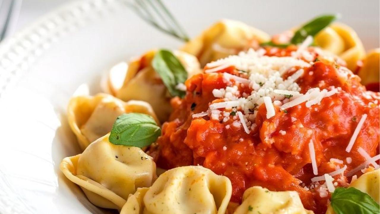 Domates soslu tortellini tarifi