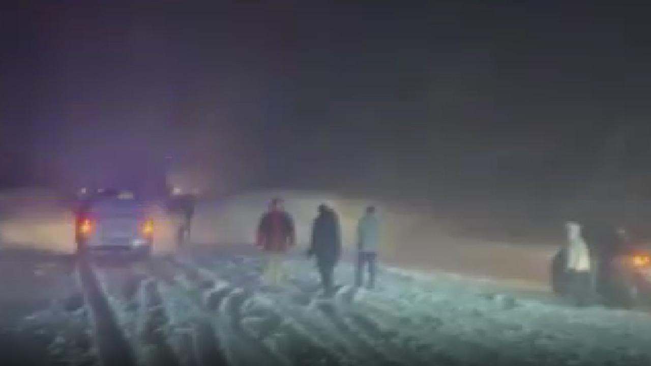 Erzincan-Sivas kara yoluna çığ düştü! Yol ulaşıma kapandı