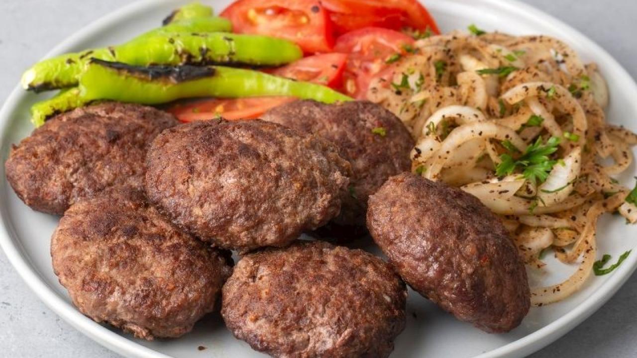 Ev usulü yumuşacık karbonatlı köfte tarifi