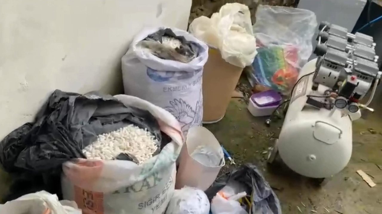 Evini uyuşturucu imalathanesine çevirmiş! Operasyonda 117 kilo uyuşturucu ele geçirildi