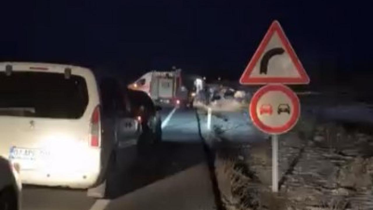 Feci kaza! Otomobil ile hafif ticari araç çarpıştı: 3 ölü, 2 yaralı