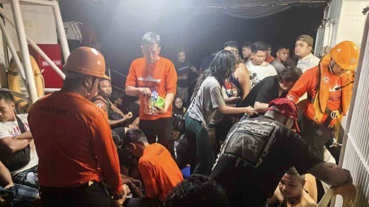 Feribot battı: 15 ölü, 43 kayıp