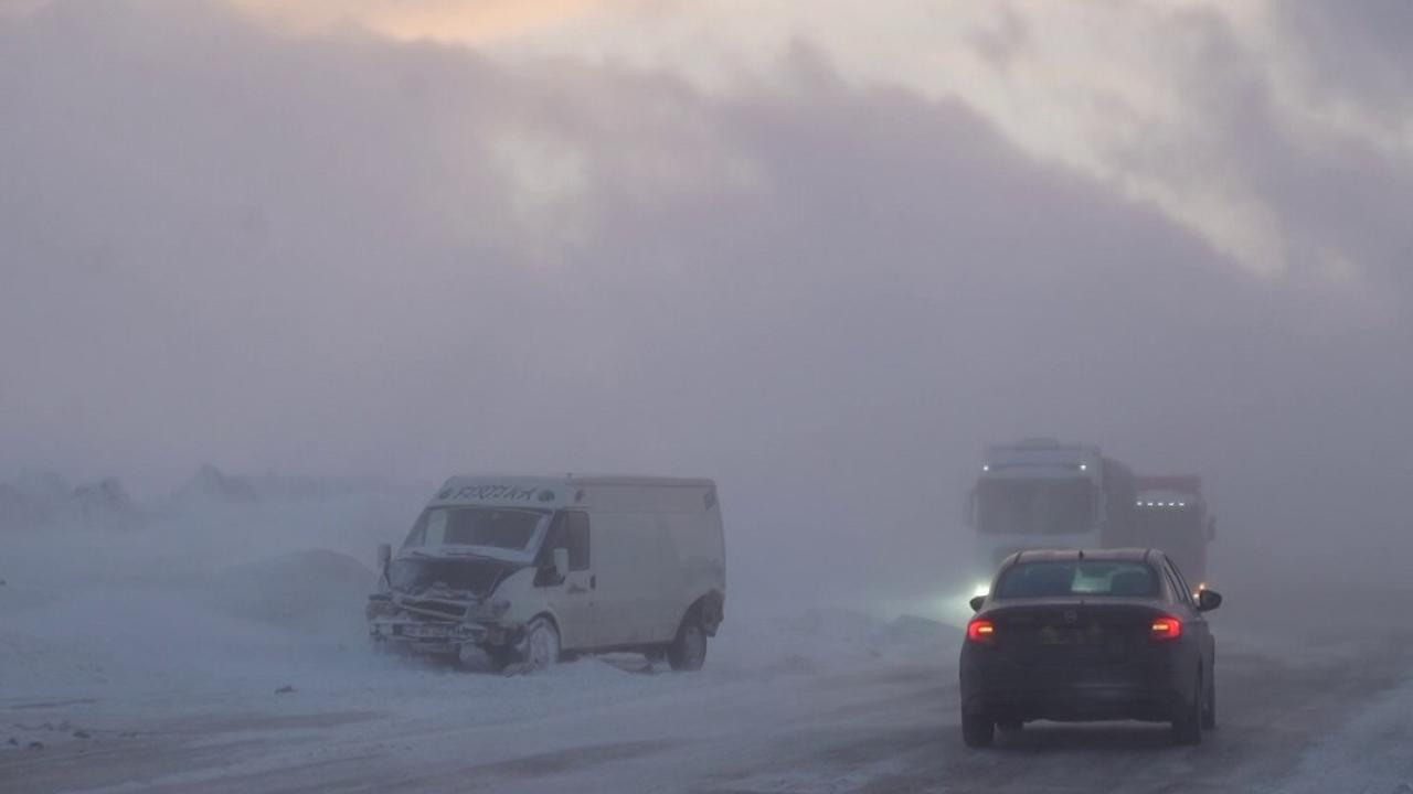 Güzelyayla Geçidi’nde tipi sürücülere zor anlar yaşattı