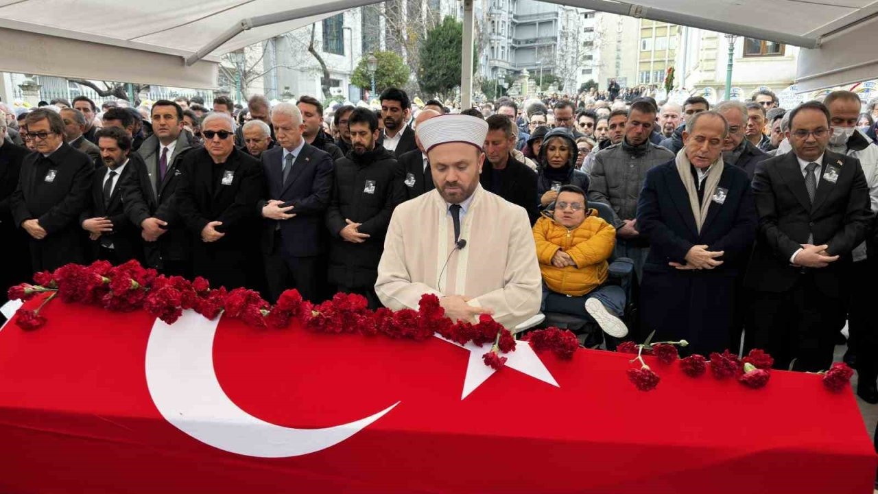 Haldun Dormen son yolculuğuna uğurlandı! Oyuncu İzzet Günay fenalık geçirdi