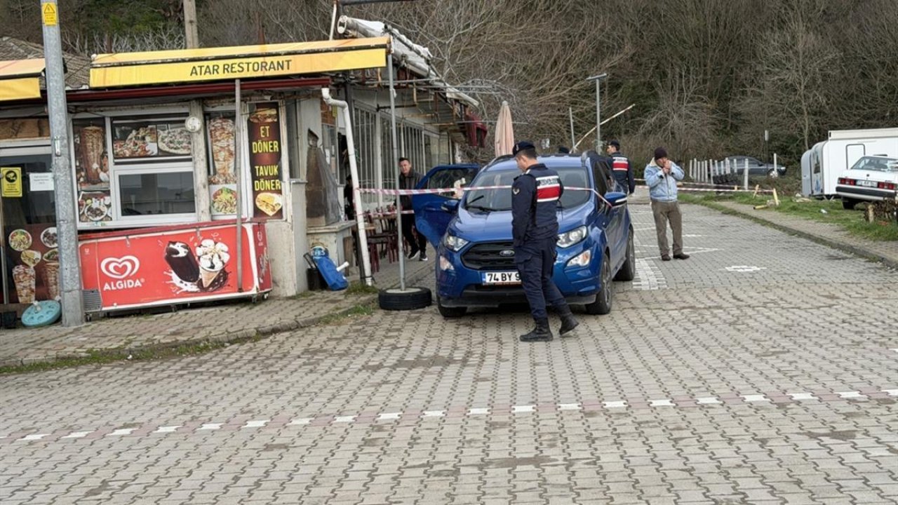 Husumetlisini av tüfeğiyle yüzünden vurdu