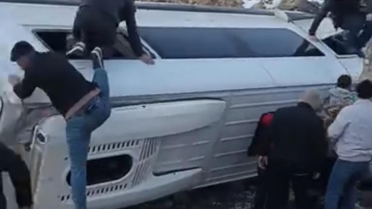 İşçi servisi şarampole devrildi! 10 yaralı