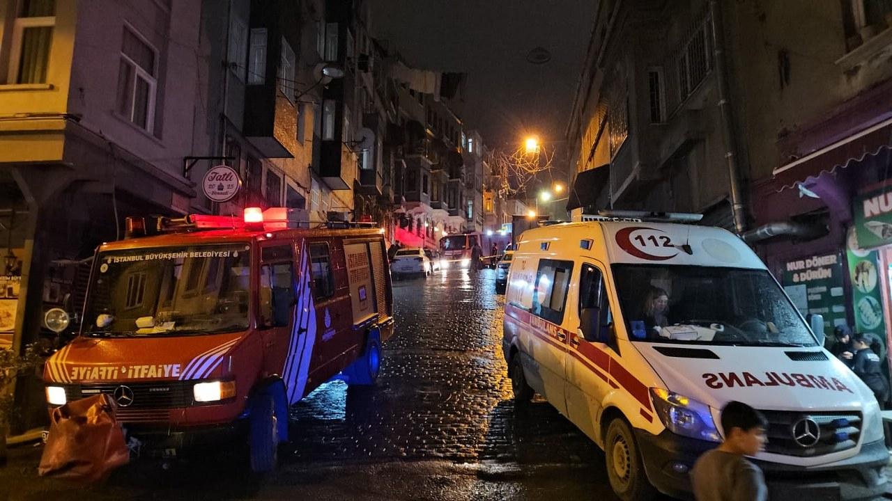 İstanbul Beyoğlu’nda otelde yangını!