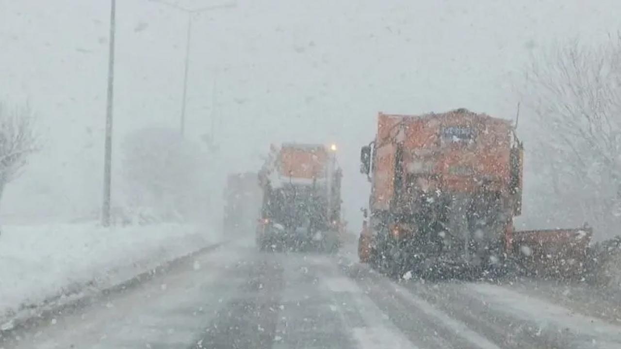 İstanbul-Samsun kara yolunda tuzlama ve küreme çalışmaları
