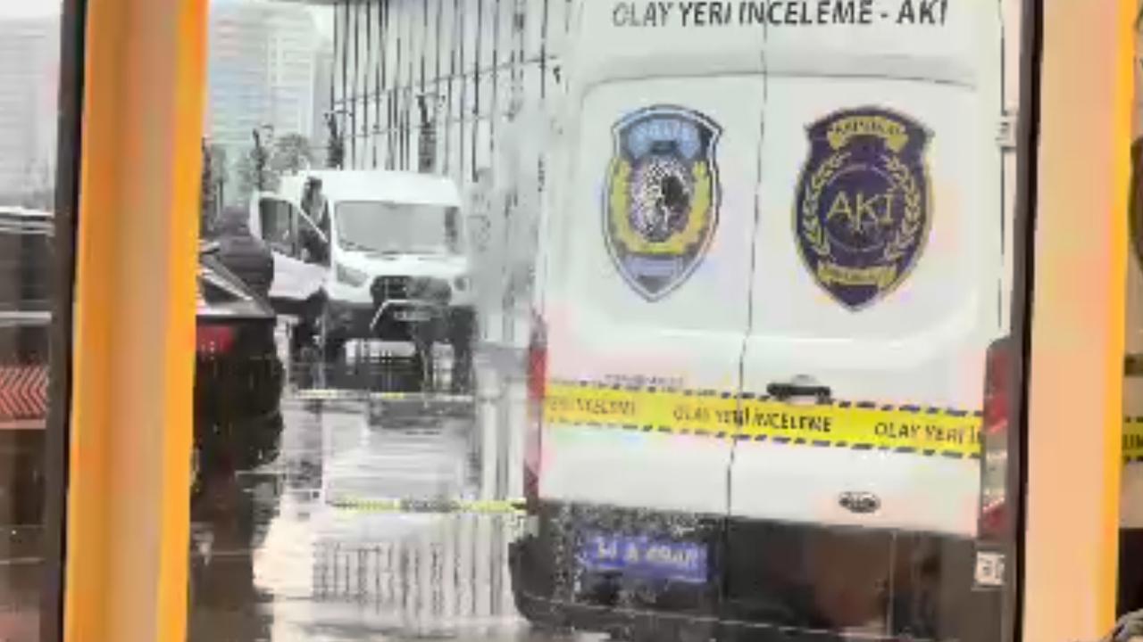 İstanbul'da siteye bırakılan kargo paketi patladı! 2 yaralı