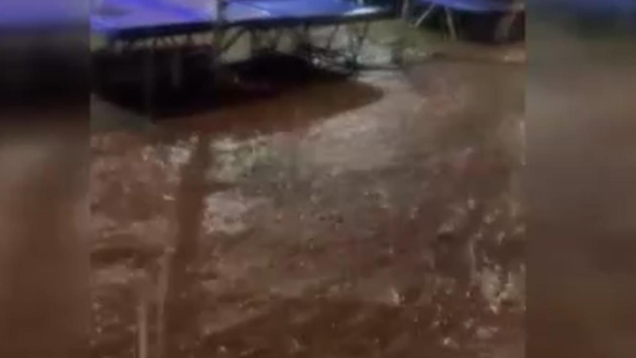 İzmir'de sağanak! Yollar ve tarım arazileri sular altında