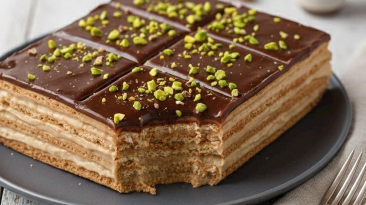 Kahve sevenler için yumuşacık bisküvili pasta tarifi