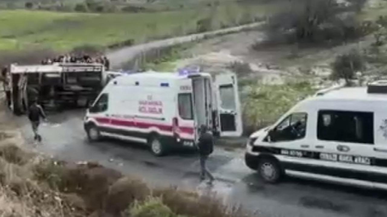 Kamyonet tali yola yuvarlandı! 1 ölü, 2 yaralı