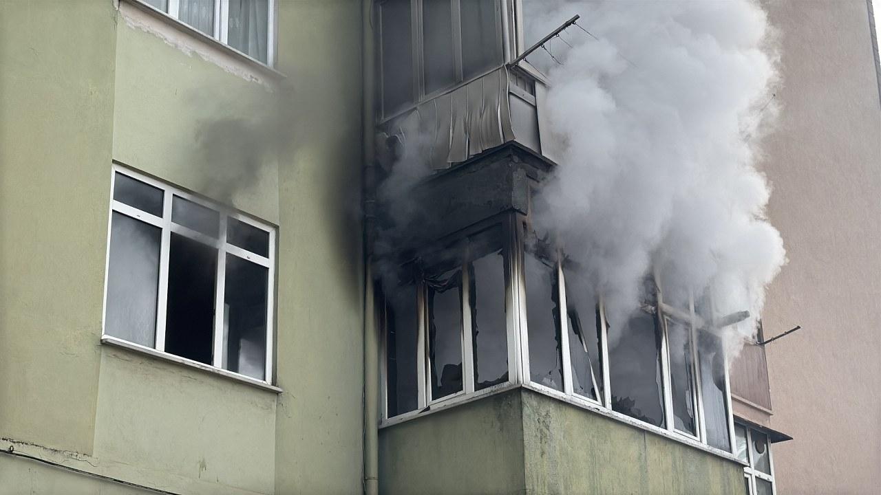 Karabük'te apartman yangını! 8 kişi mahsur kaldı