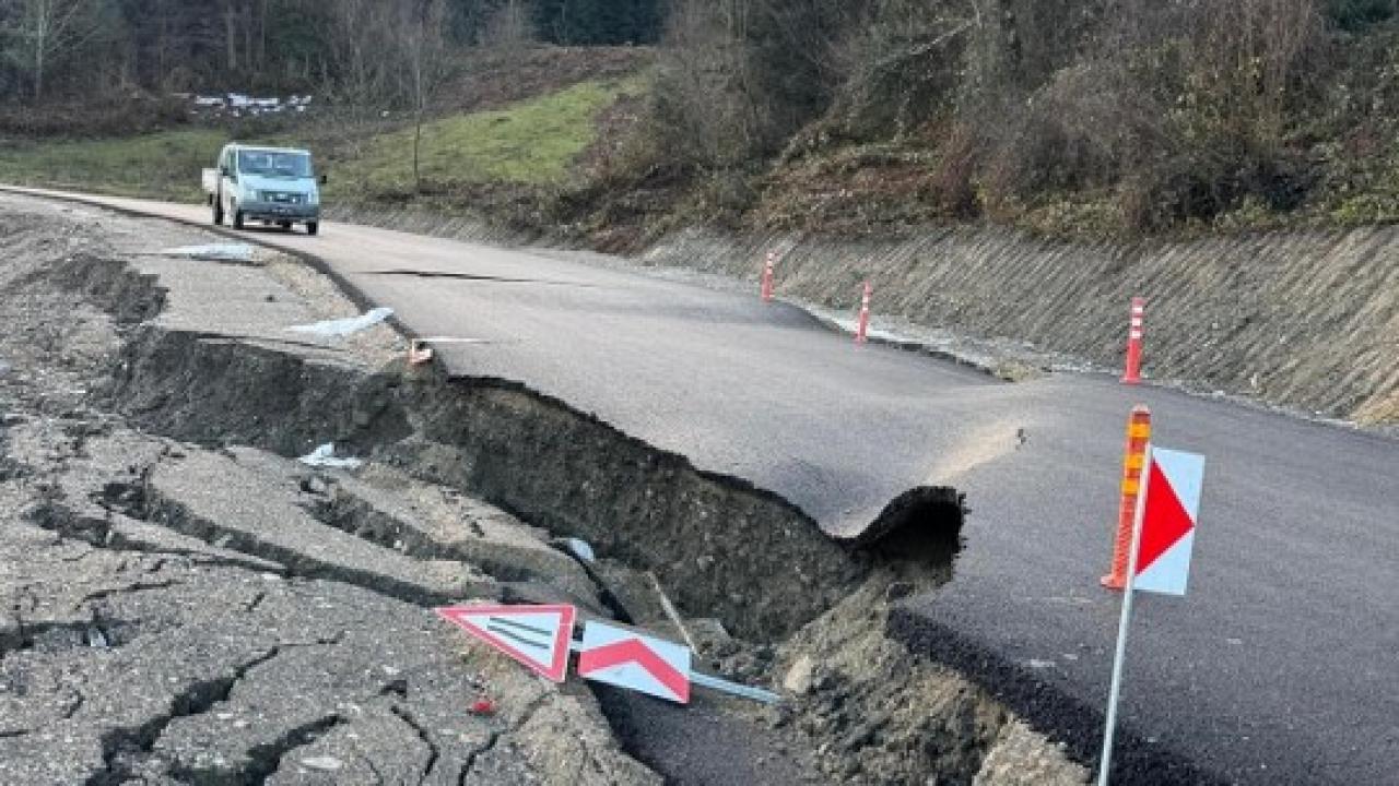 Karadeniz'de heyelan!