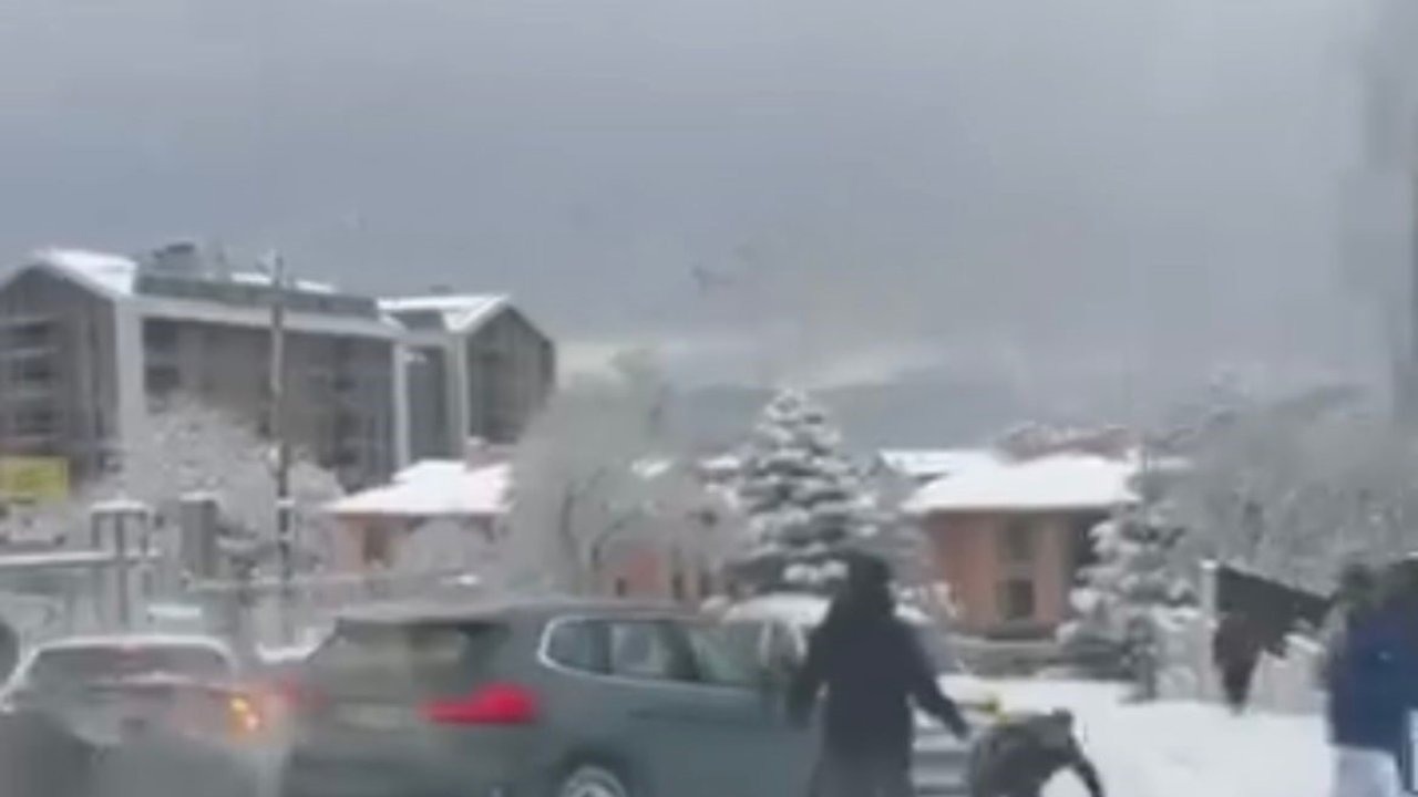 Kayan araç vatandaşların arasına daldı