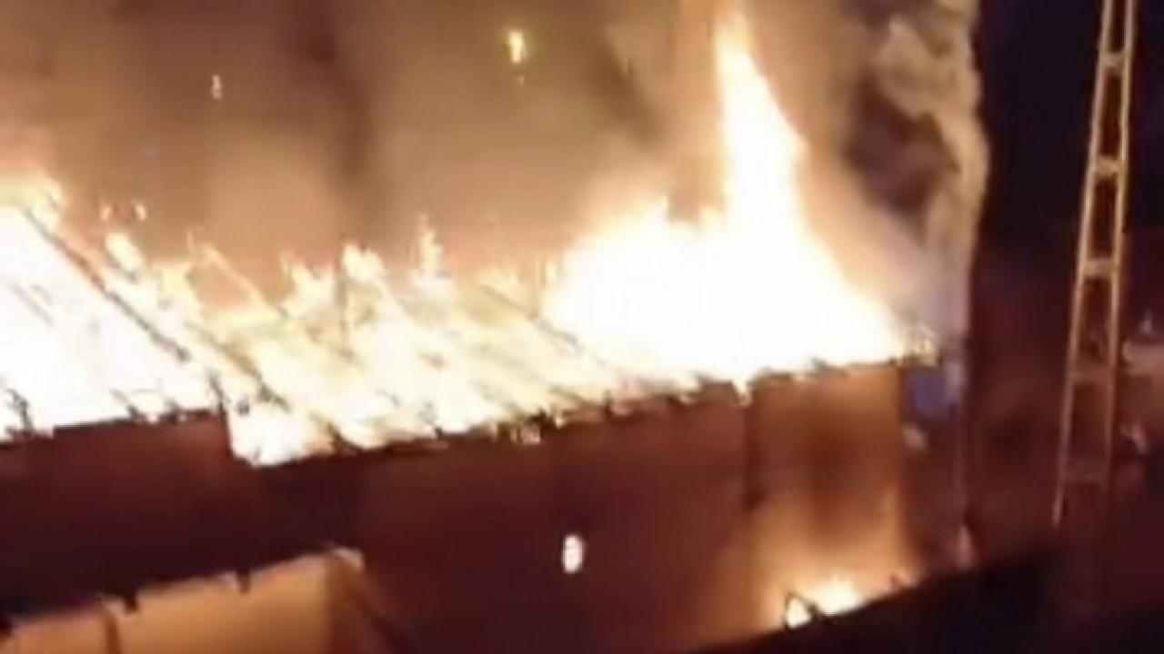 Mobilya atölyesi yanarak küle döndü