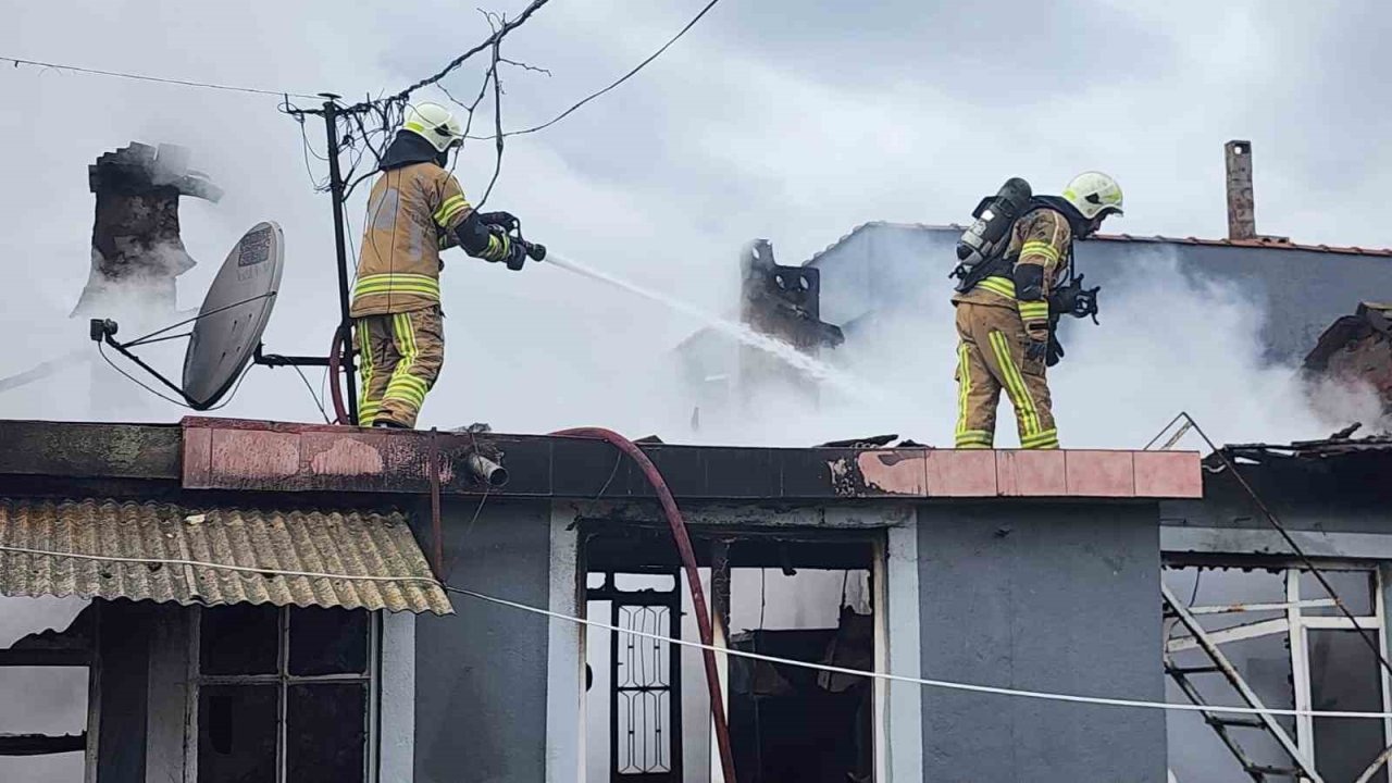 Müstakil evde yangın: Yaşlı adam hastaneye kaldırıldı