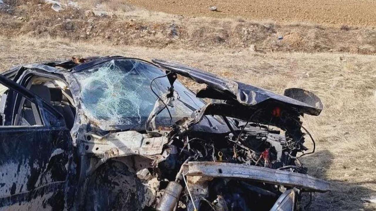 Otomobil devrildi! 1 ölü, 8 yaralı