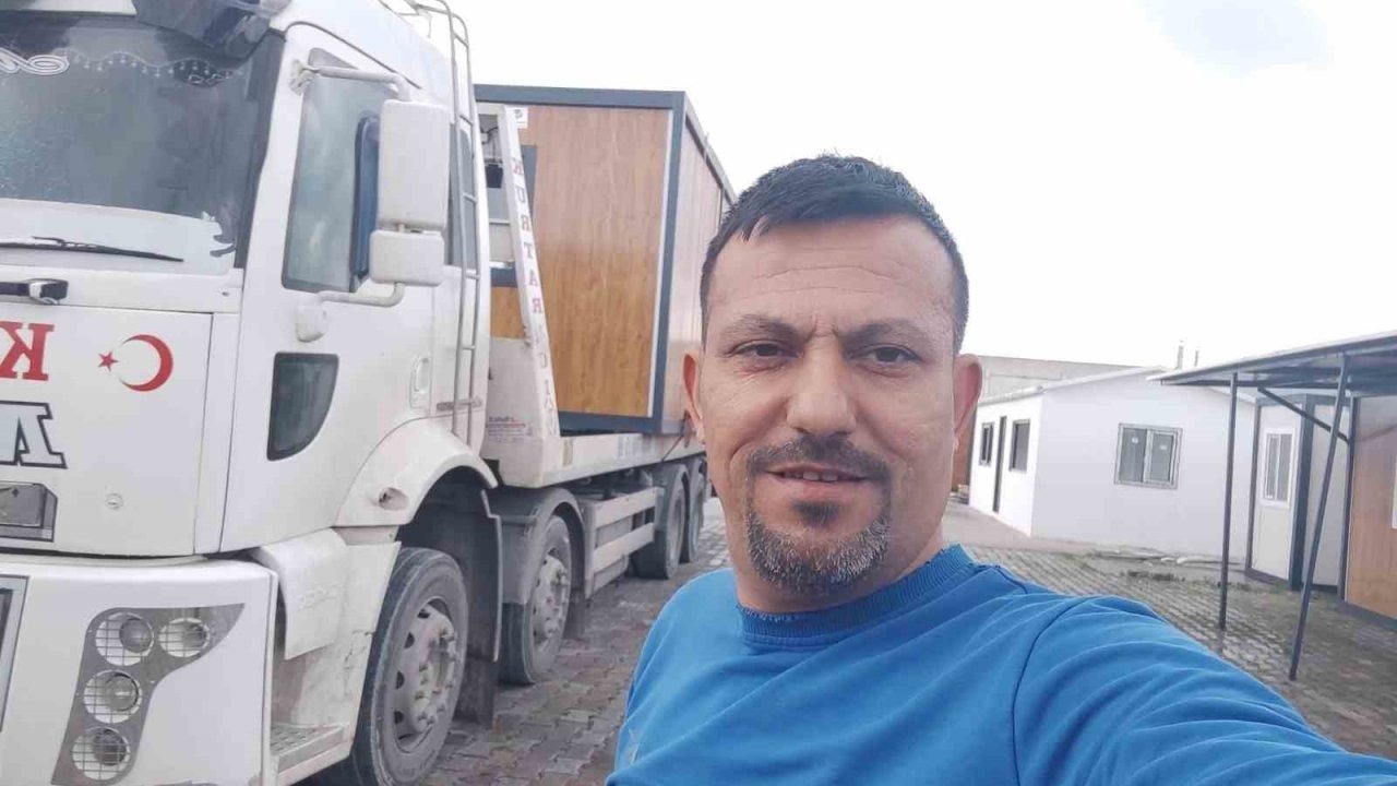 Otomobil elektrik direğine çarptı: 1 ölü, 2 yaralı