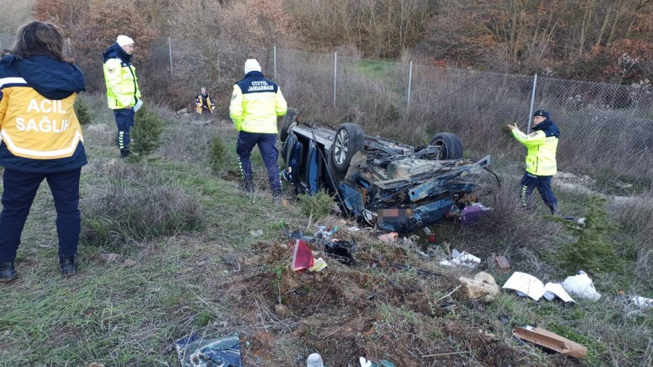 Otomobil şarampole devridi! 1 ölü, 2 yaralı