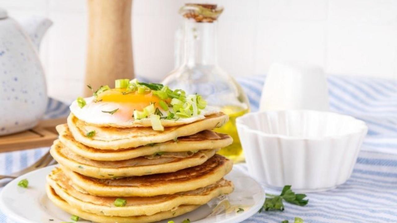 Peynirli ve yumuşacık tuzlu pancake ile güne lezzetli başlangıç