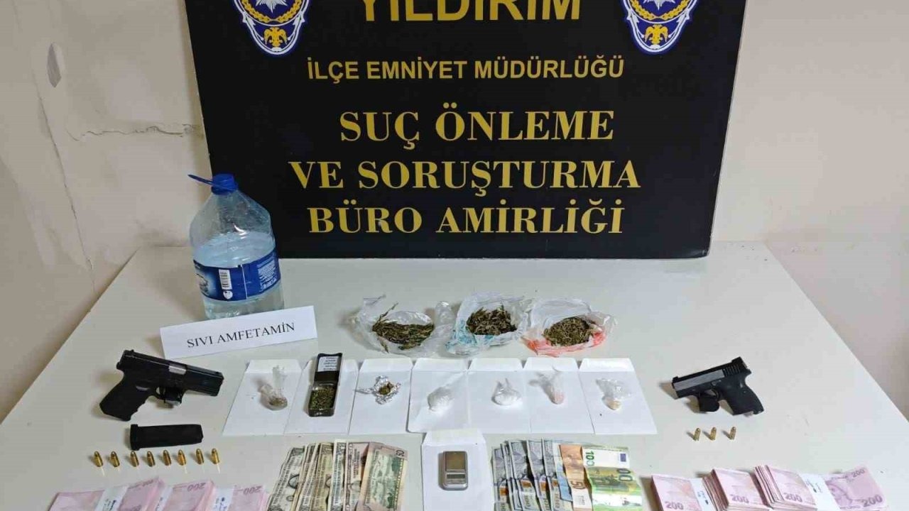 Polis pizzacı kılığına girdi, Baron abla lakaplı torbacı kadını yakaladı