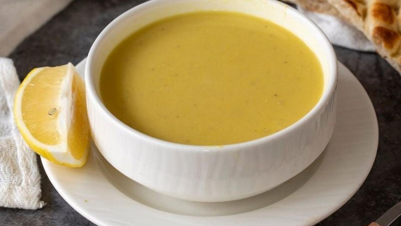 Pürüzsüz kıvamıyla ev yapımı sarı mercimek çorbası tarifi