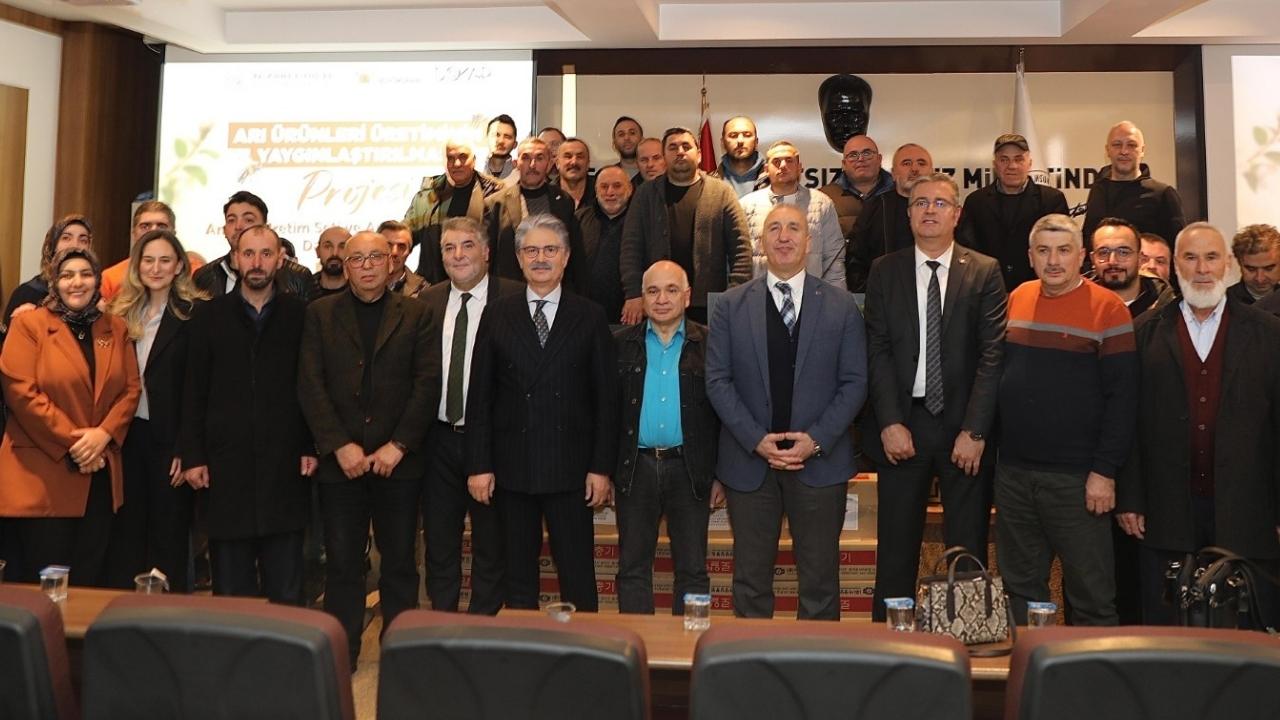 Samsun Büyükşehir'den arı yetiştiriciliğine üretim seti desteği