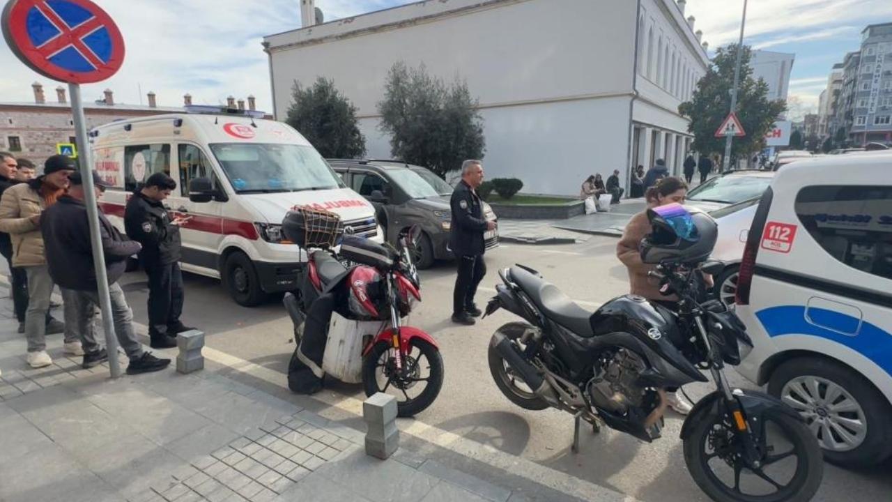 Samsun'da araç motosikletlilere çarptı: 2 yaralı