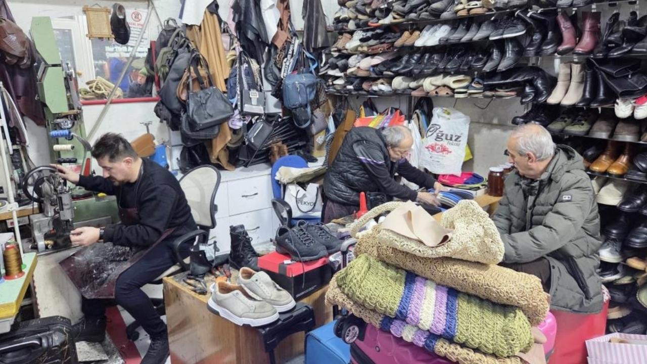Samsun'da ayakkabı tamircilerinin kış yoğunluğu