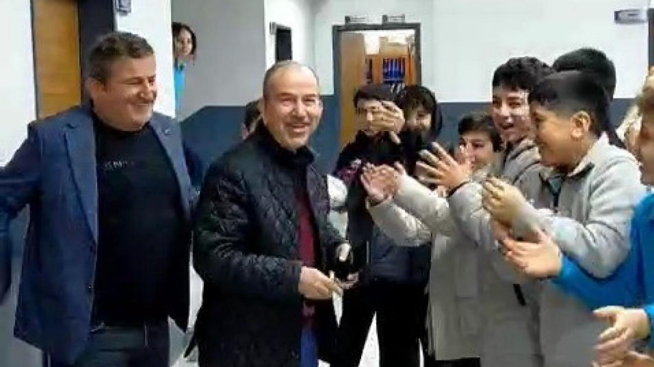 Samsun'da emekliye ayrılan öğretmene duygusal veda