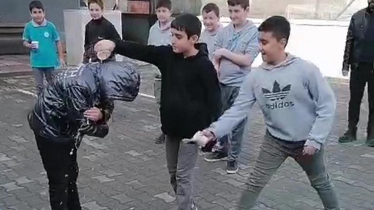 Samsun'da "hafız ıslatma" geleneği! Genç hafız dualarla 'ıslatıldı'